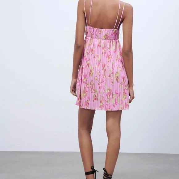 Zara Pink Floral Abstract Plissé Pleated Mini Dress Sz. Large - Picture 5 of 10